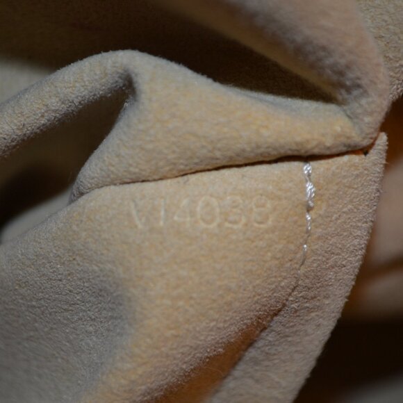 Authentic Louis Vuitton Manhattan PM Handbag with Authenticity Certificate (GUC) - Picture 10 of 13